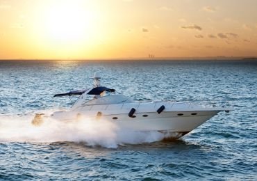 Passeio de lancha em Capitólio no Lago de Furnas