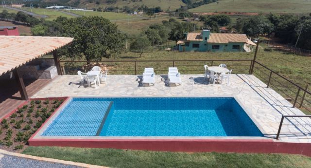 Rancho Aluguel Temporada 3 suítes, piscina e churrasqueira